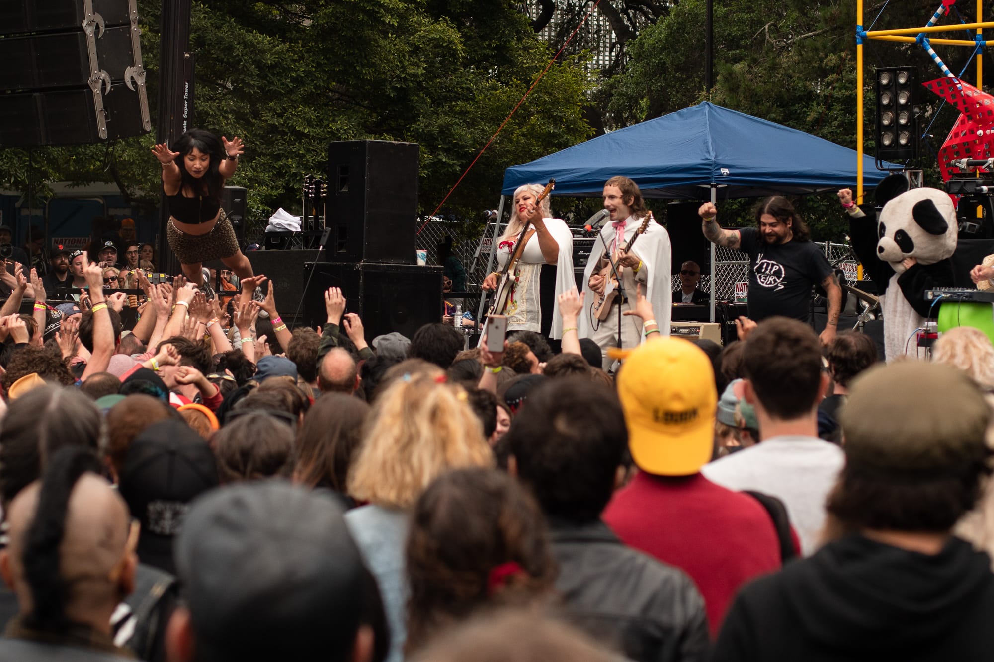 Shannon and the Clams at Burger Bugaloo 2019.
